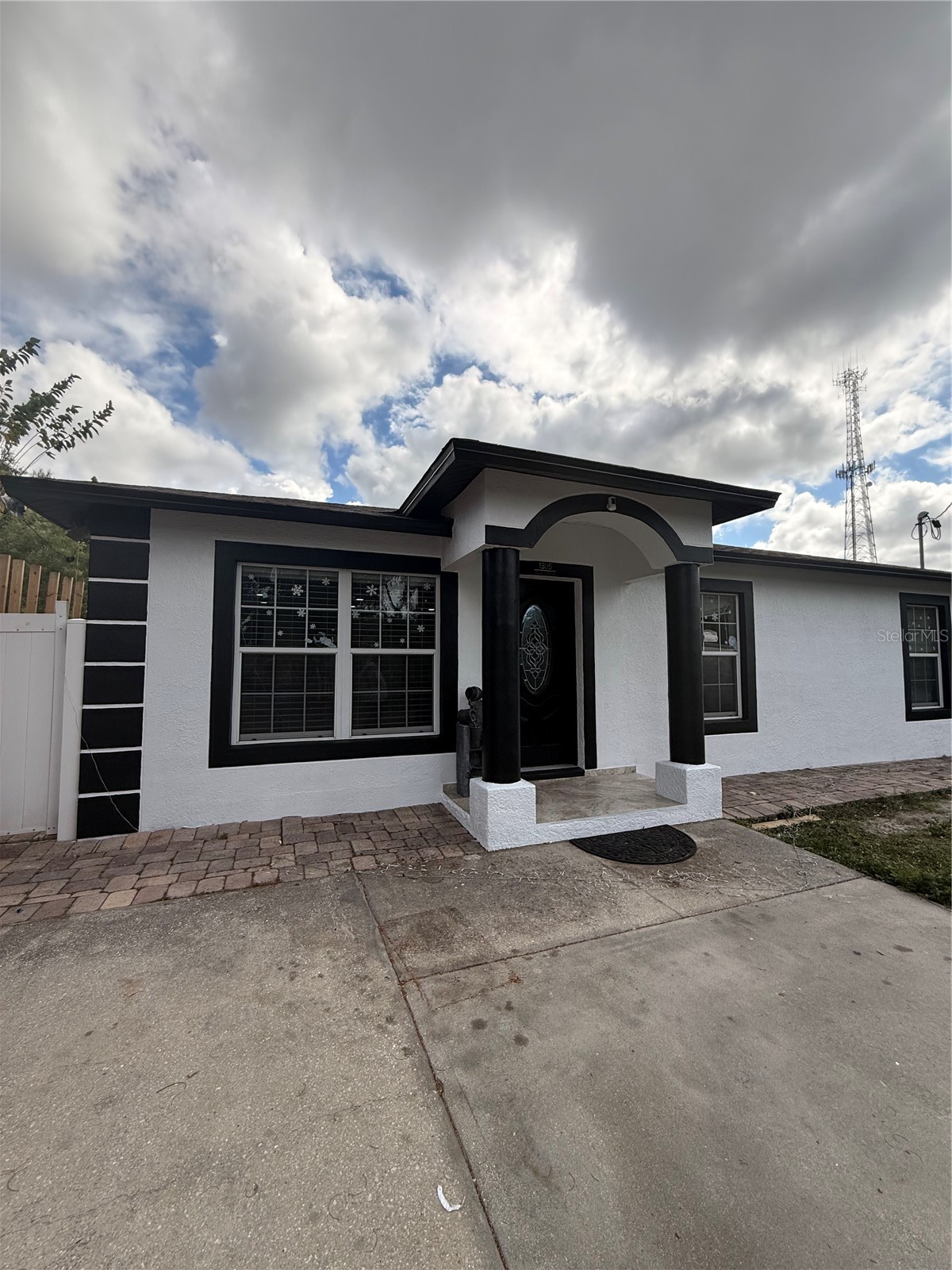1305 E LOUISE AVENUE
