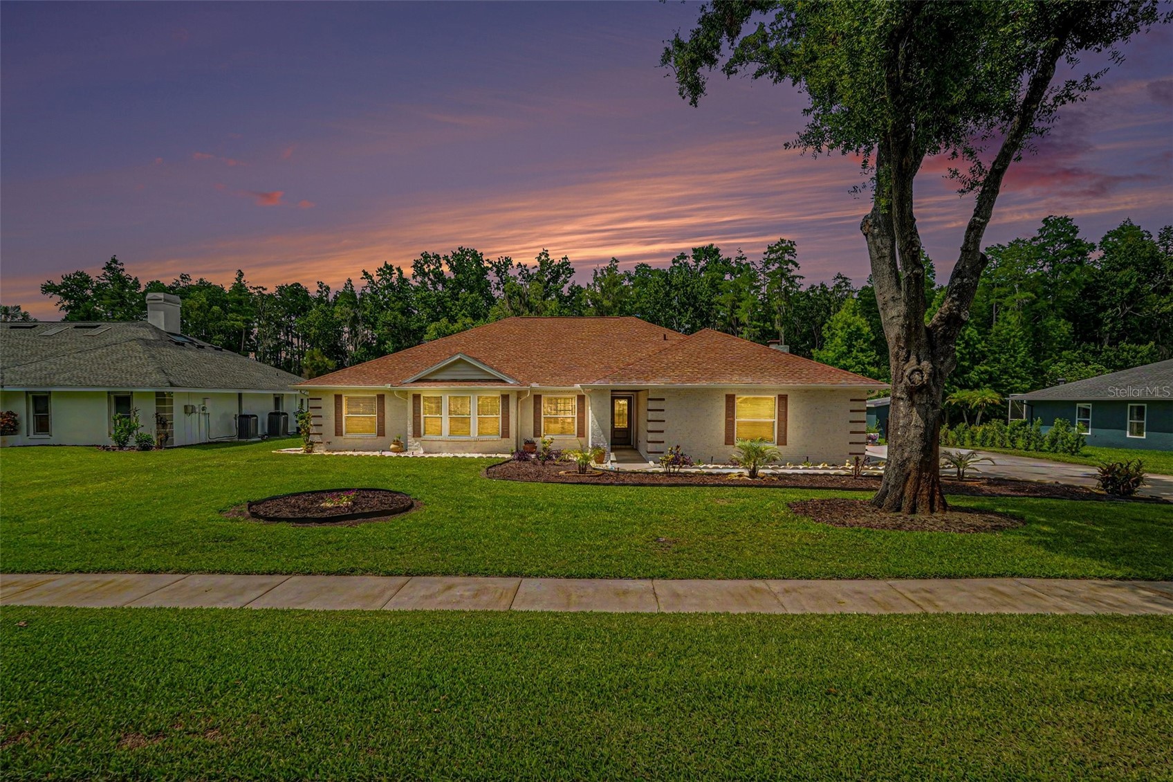 1015 HASTINGS COURT