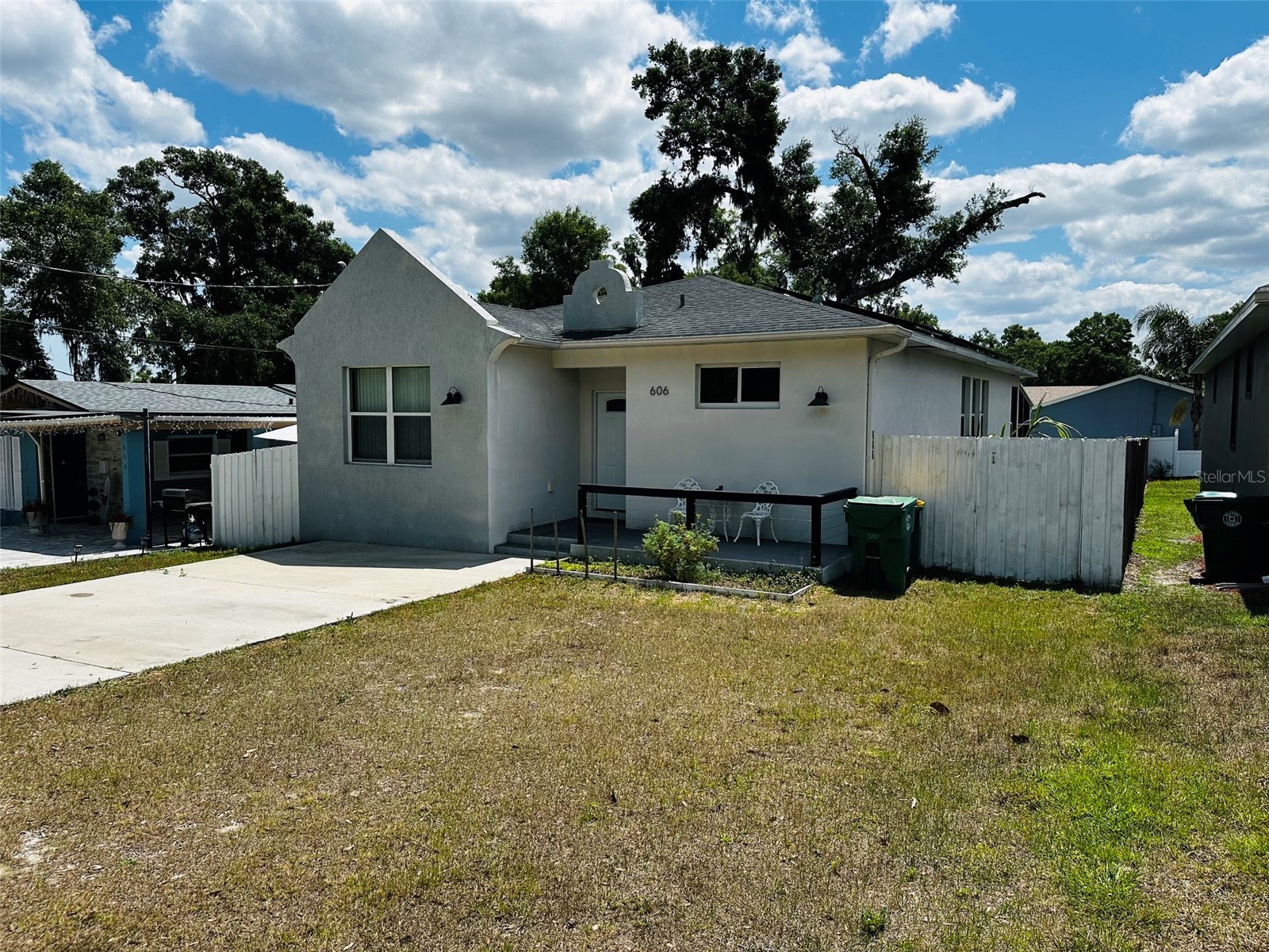 606 W VOORHIS AVENUE