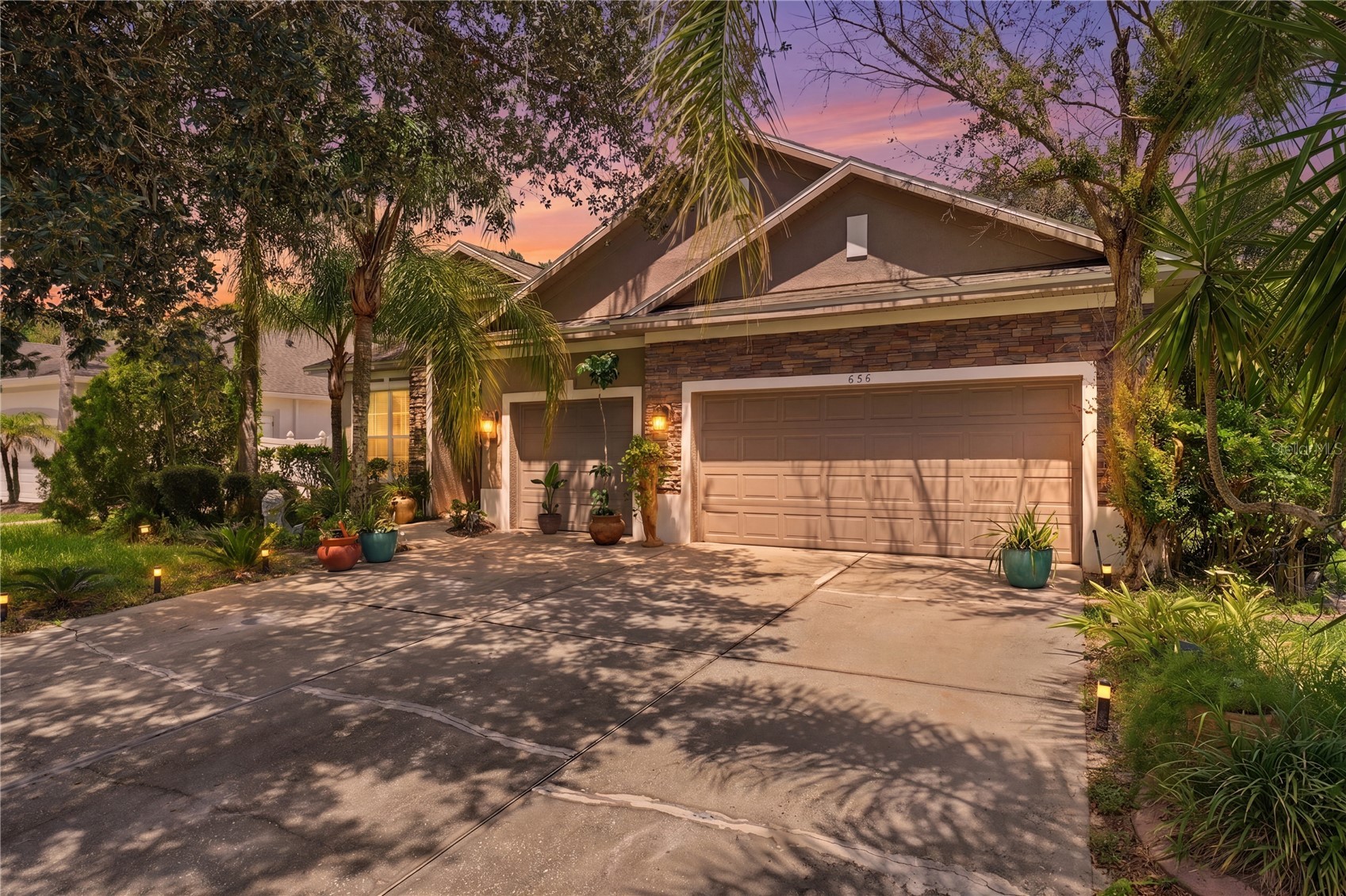 458 WOODFORD DRIVE