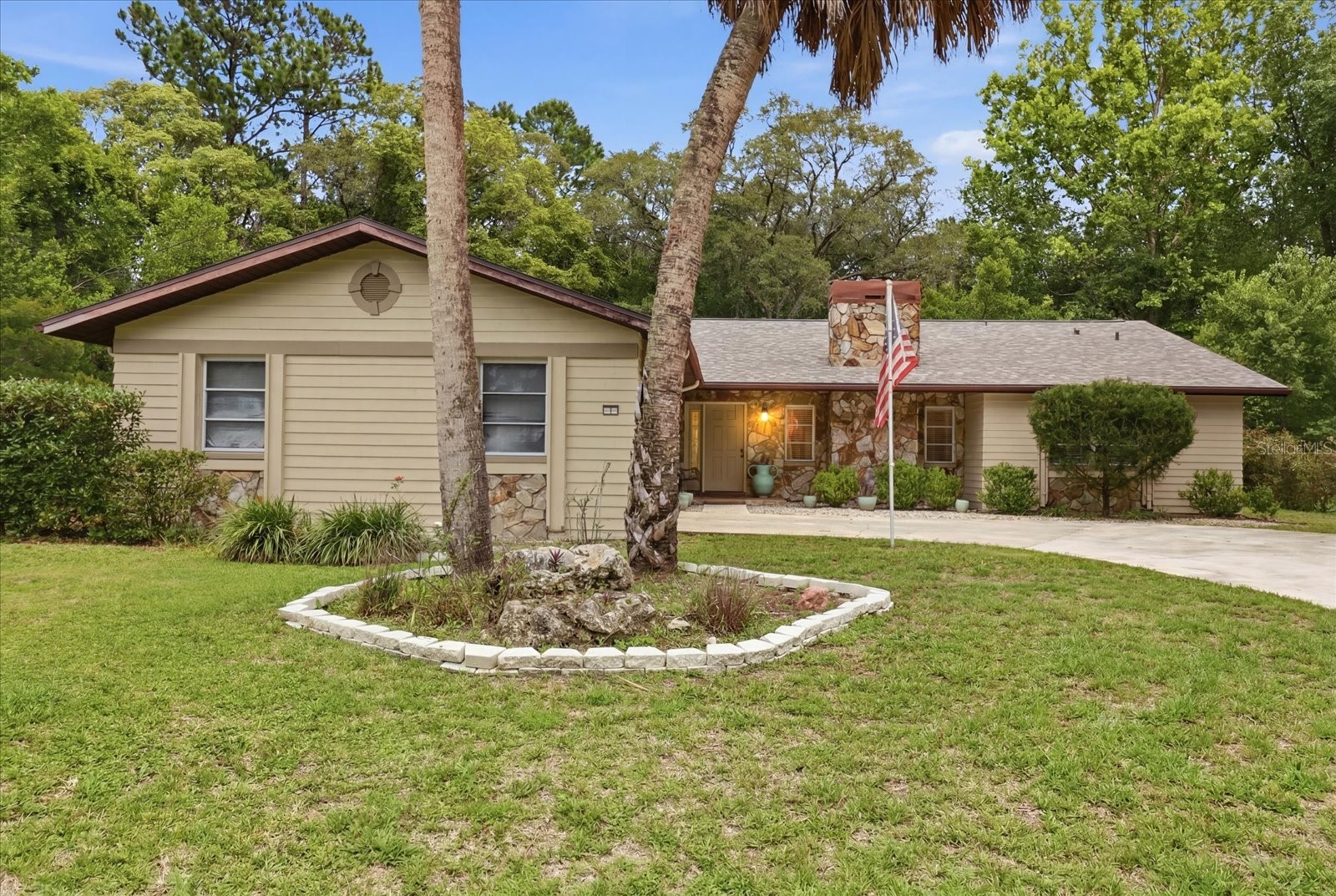 5 SYCAMORE COURT N