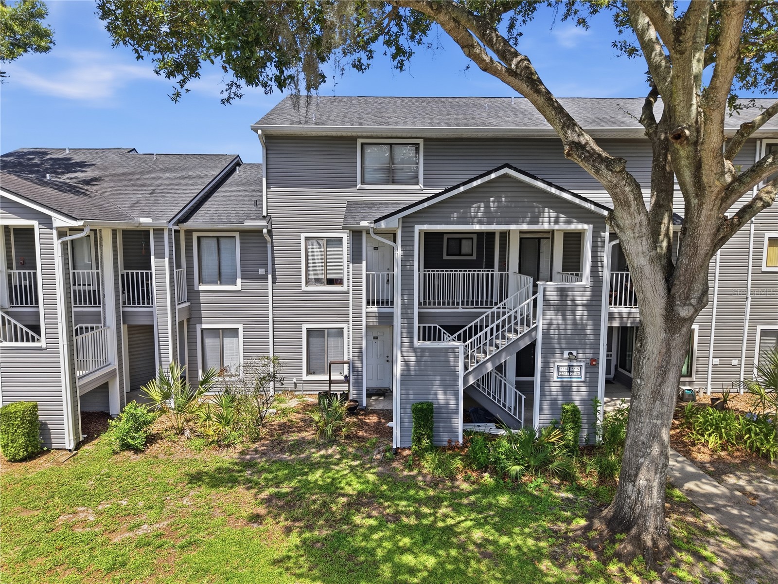 2216 STONINGTON AVENUE 2216