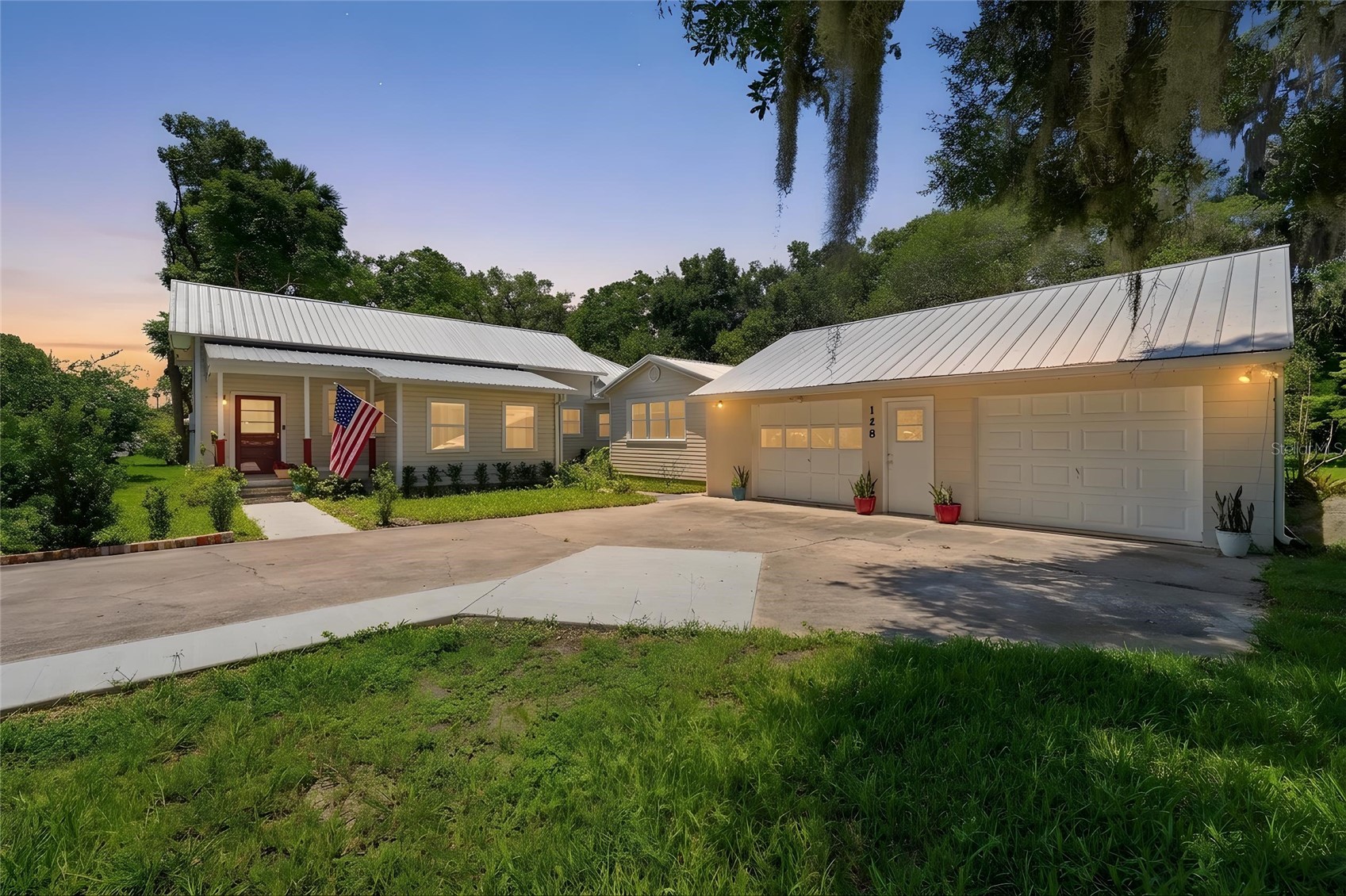 128 N LAKEVIEW DRIVE