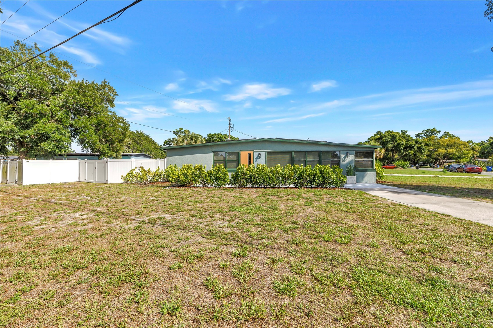7599 MEADOWLAWN DRIVE N