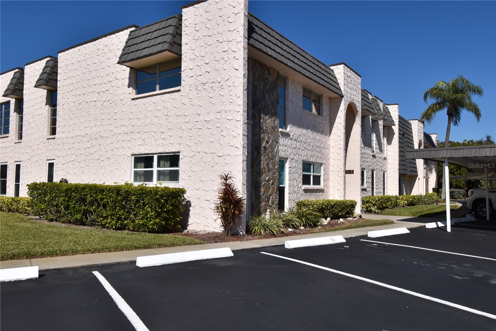 121 FERNWOOD CIRCLE 121