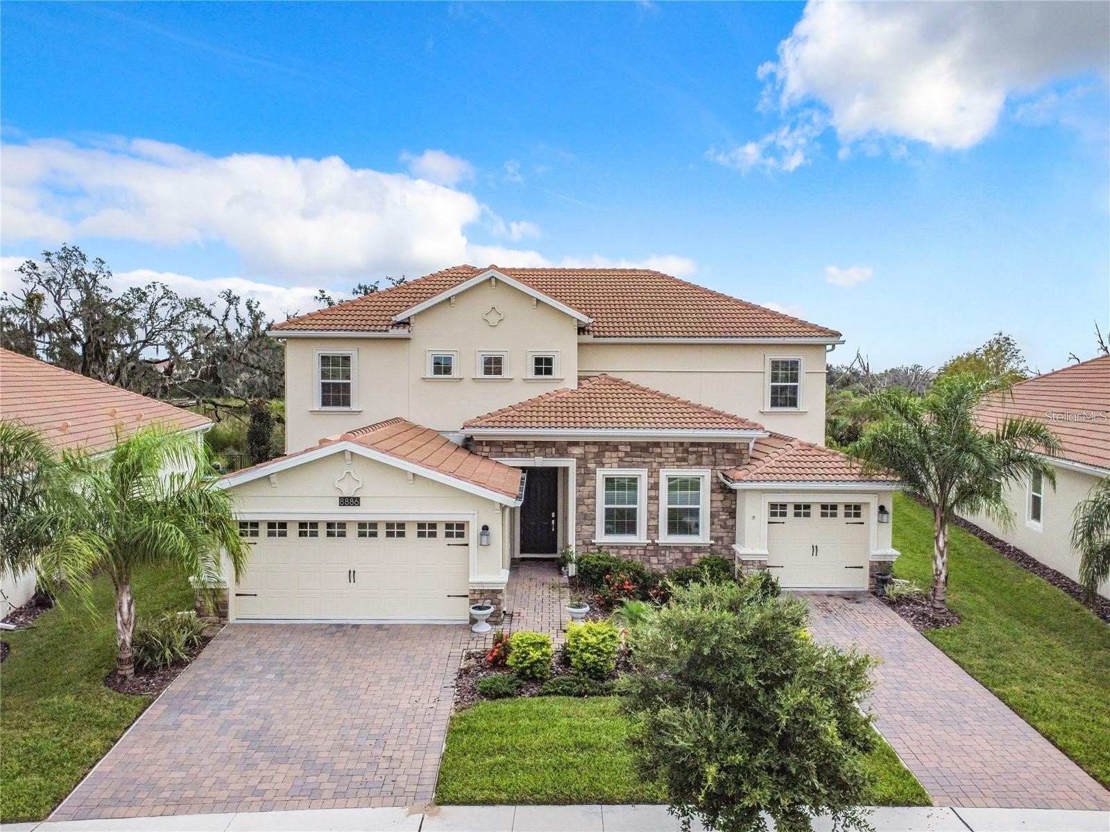 8886 FALLEN OAK DRIVE