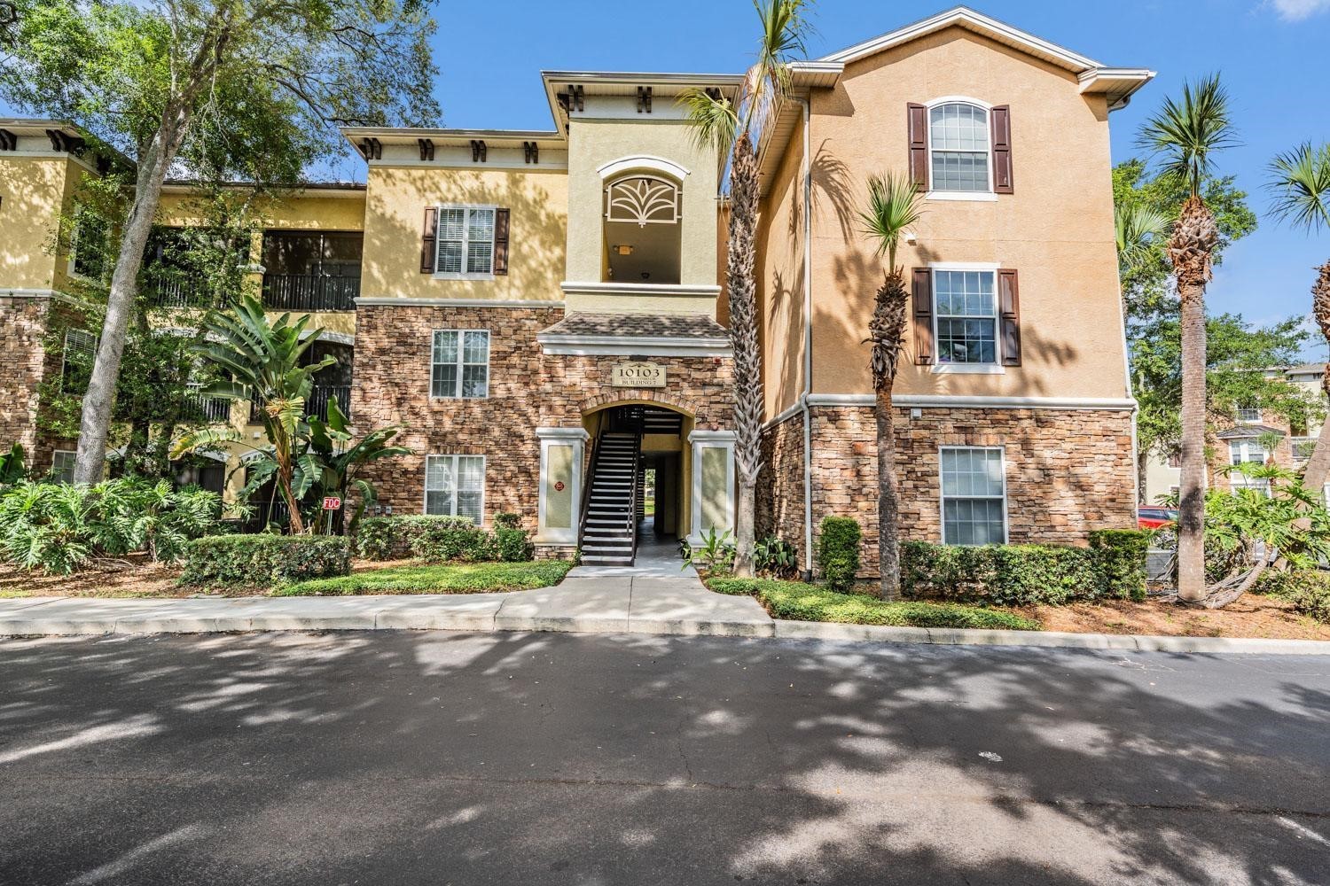 10103 COURTNEY OAKS CIRCLE 103