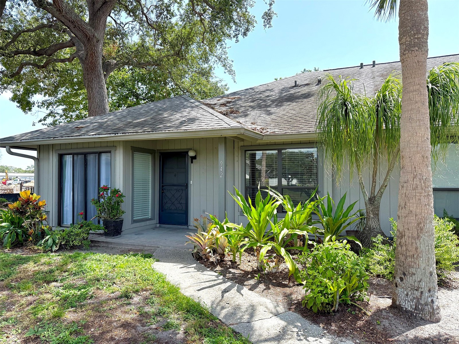 942 N BENEVA ROAD V28