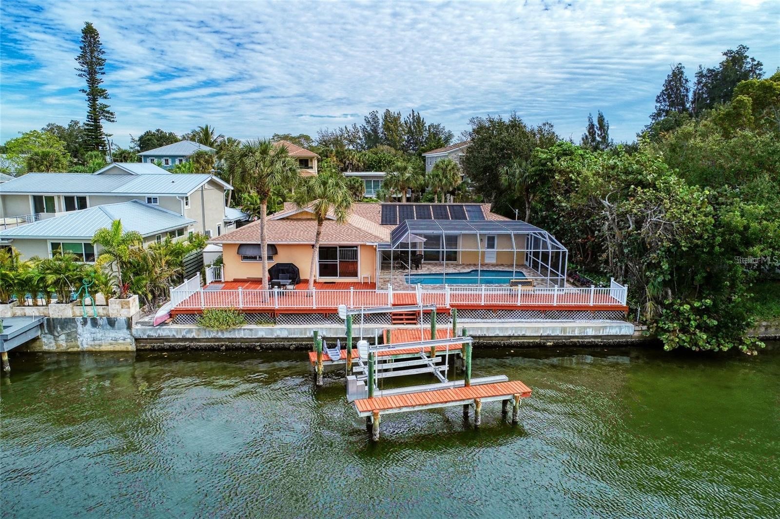 4946 COMMONWEALTH DRIVE