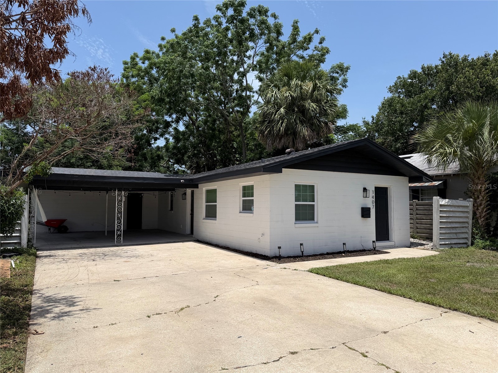 1407 PARK LAKE STREET