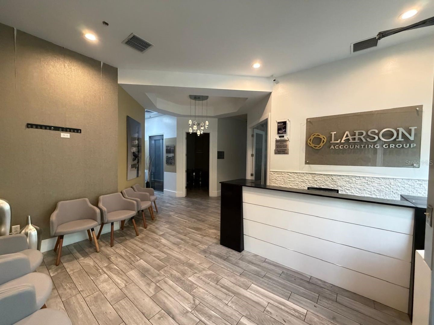7901 KINGSPOINTE PARKWAY 16 and 17
