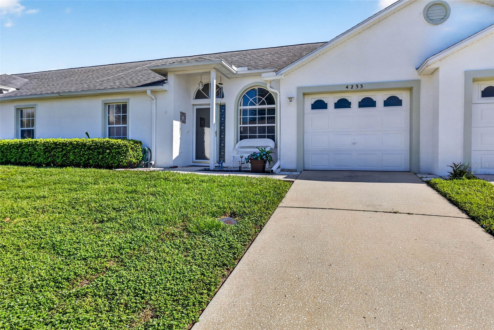 4233 AVANTI CIRCLE