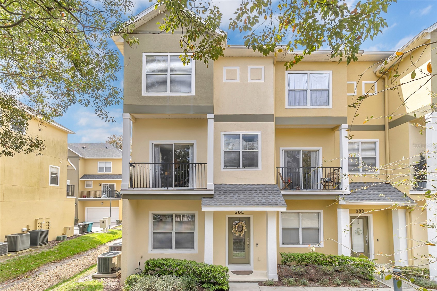 28 W ESTHER STREET E