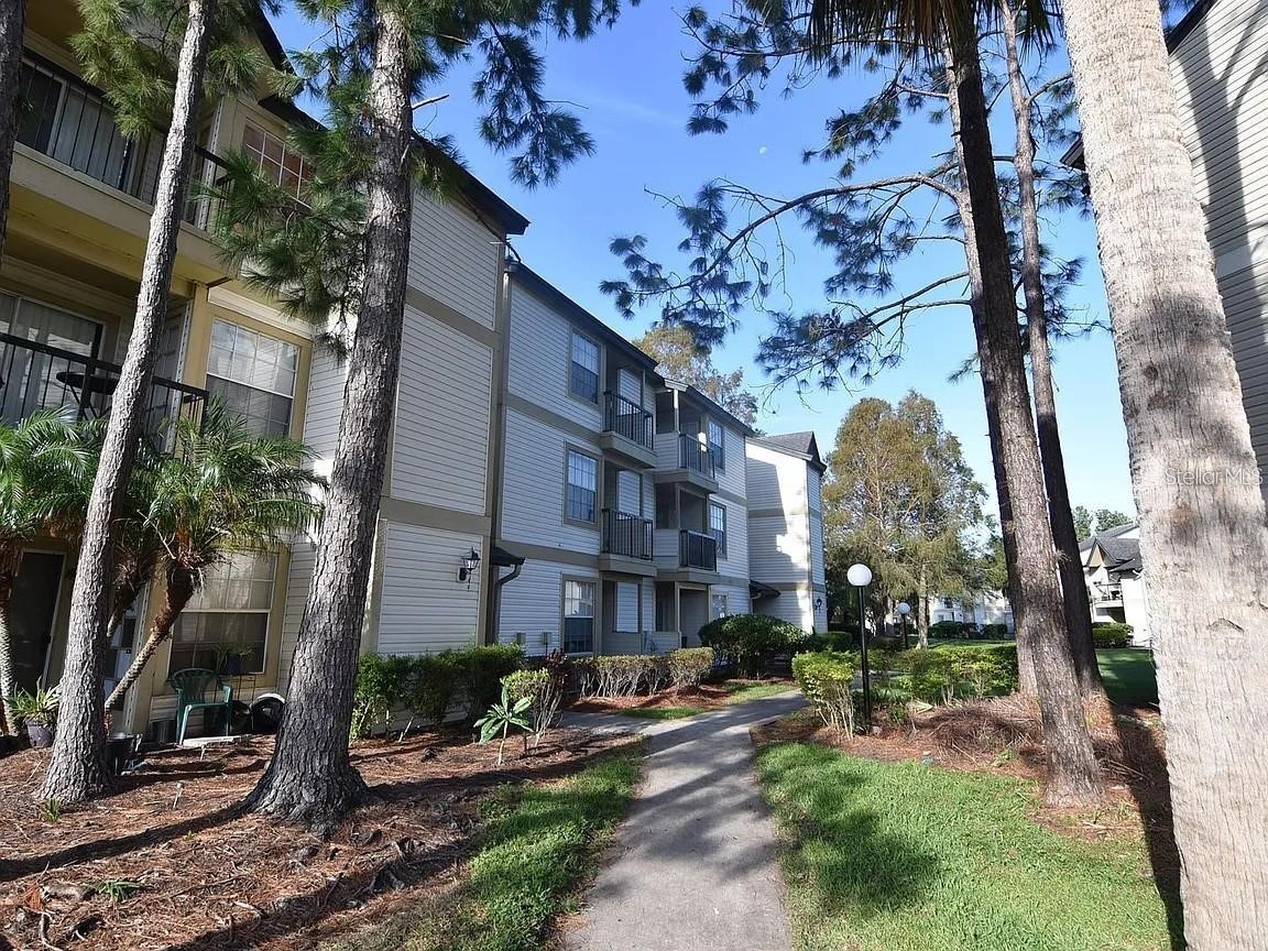 1908 LAKE ATRIUMS CIRCLE 15