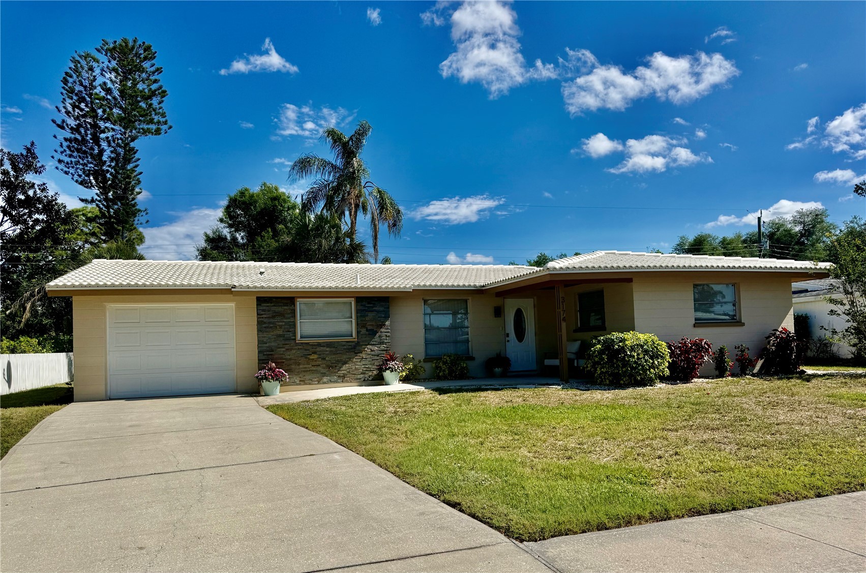 3174 REGATTA CIRCLE