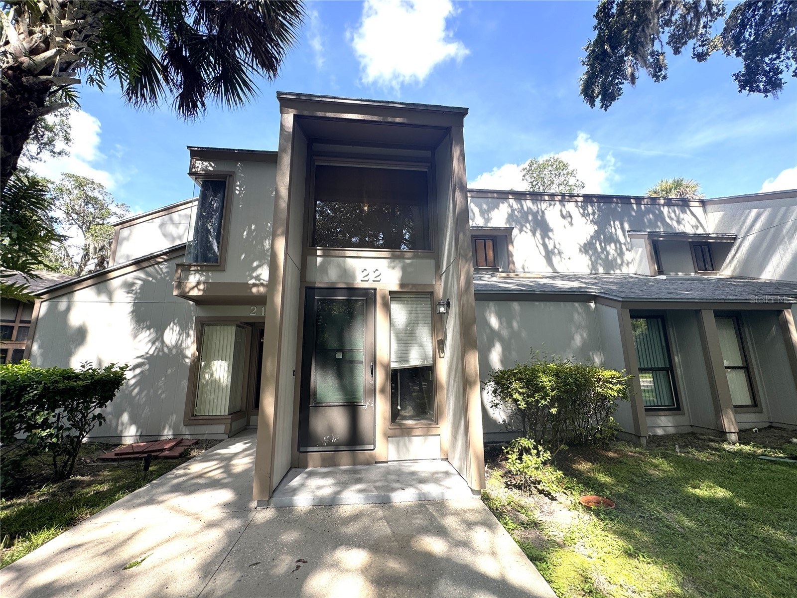 22 MID OAKS CIRCLE 22