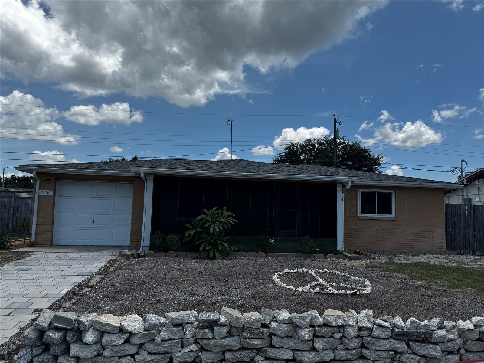 2552 LIMEWOOD DRIVE