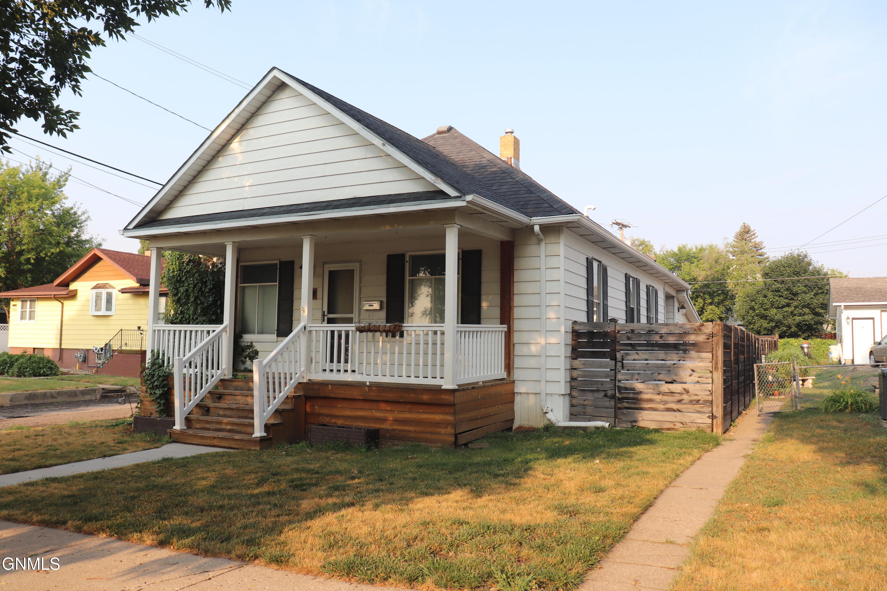 107 8th Avenue NW, Mandan, ND 58554