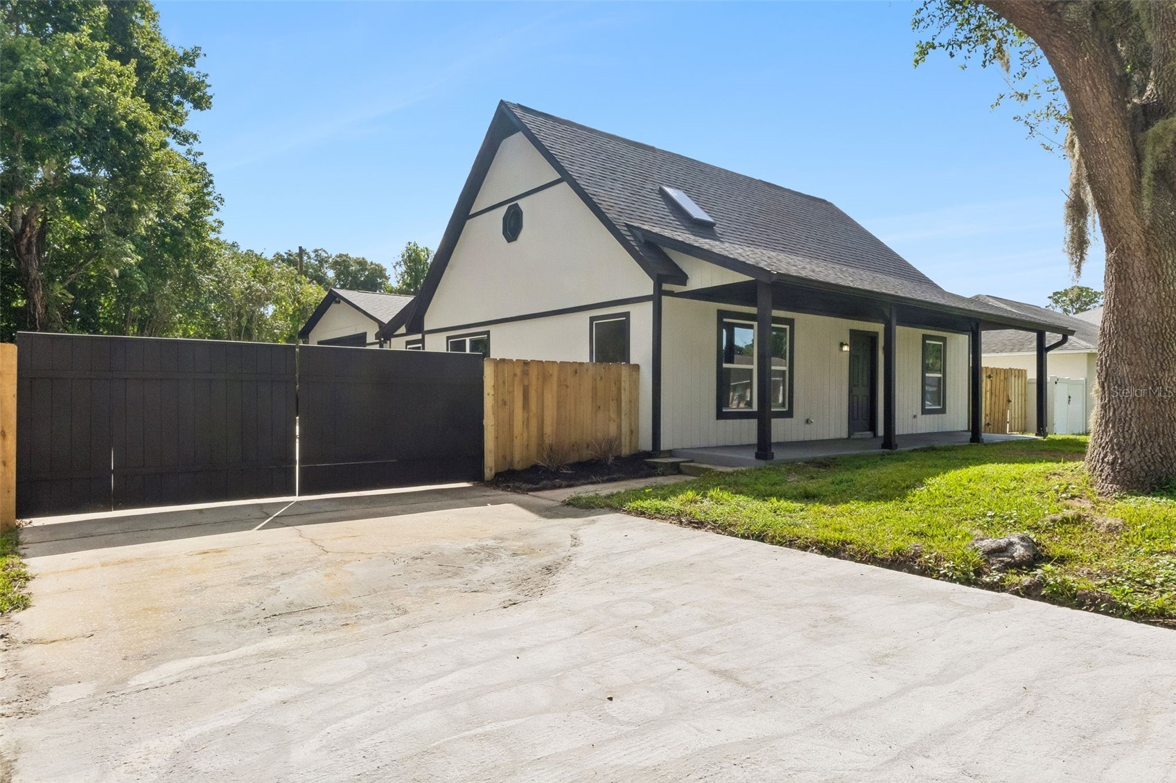 2713 VICTORY PALM DRIVE