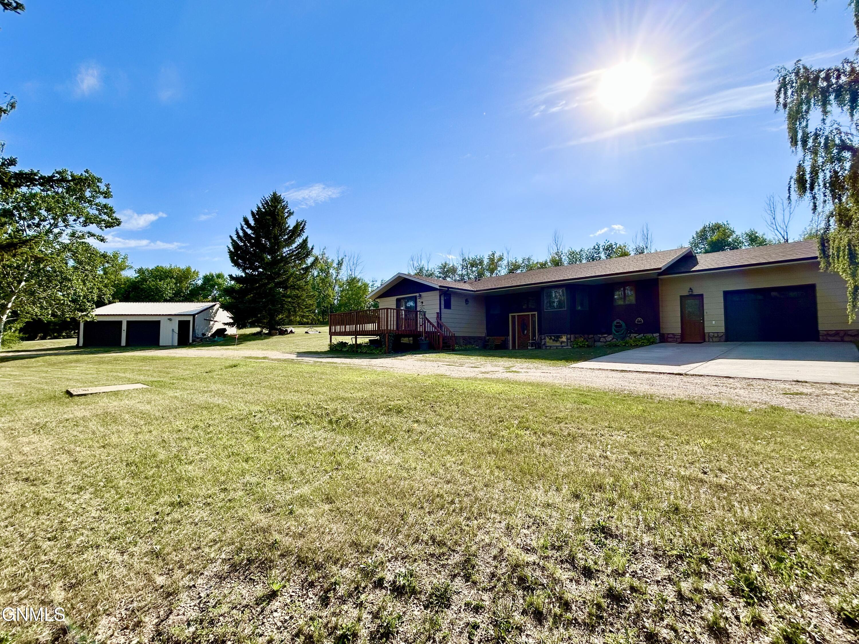 1571 39th Avenue NW, Garrison, ND 58540