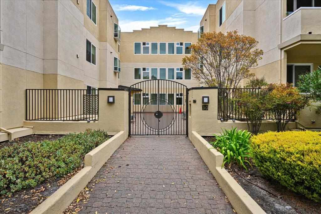 30 Lorton Avenue 303