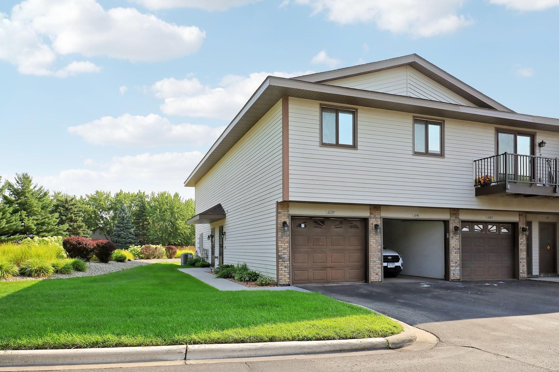 11139 Edgewood Circle N, Champlin, MN 55316