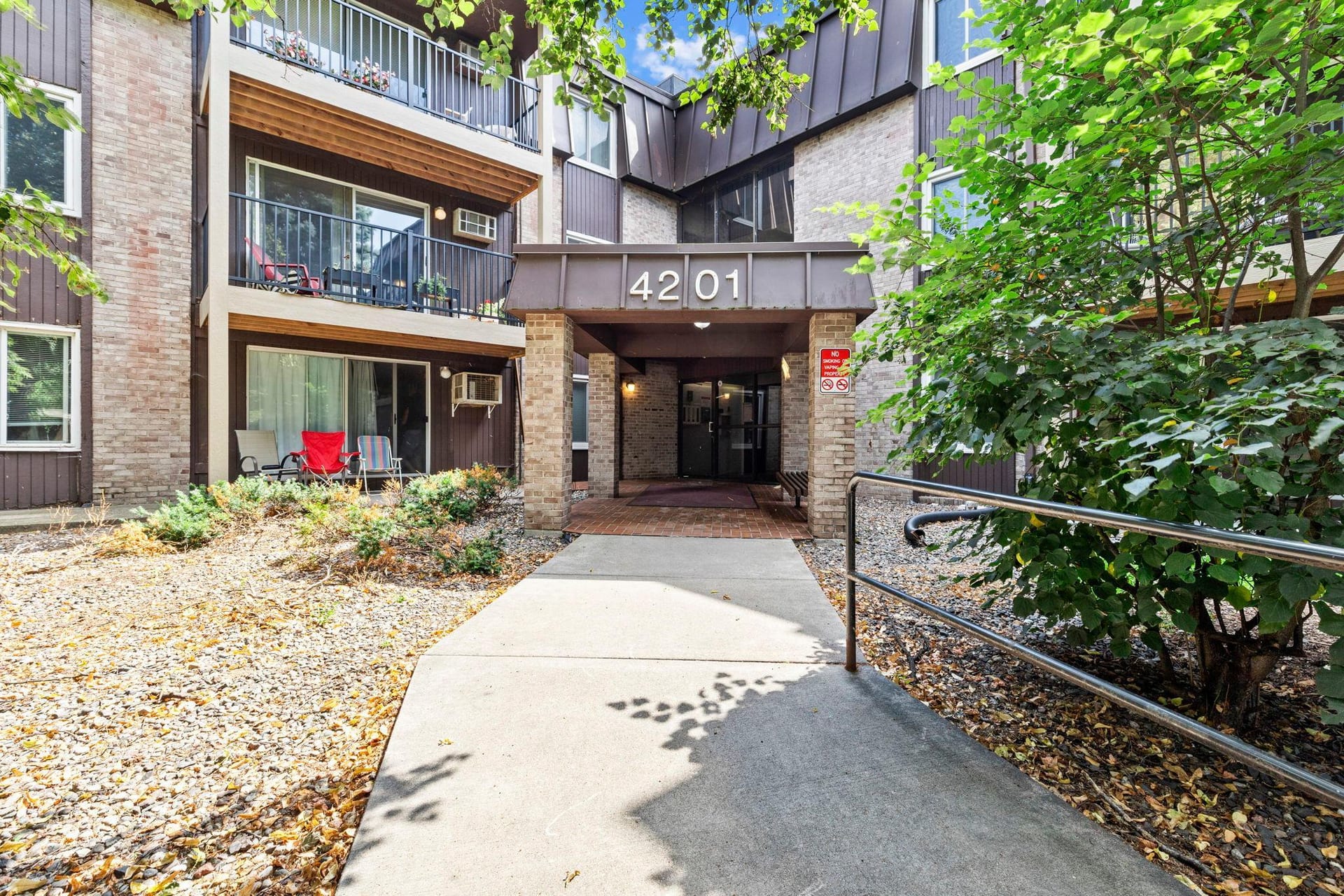 4201 Lakeside Avenue N #214, Brooklyn Center, MN 55429