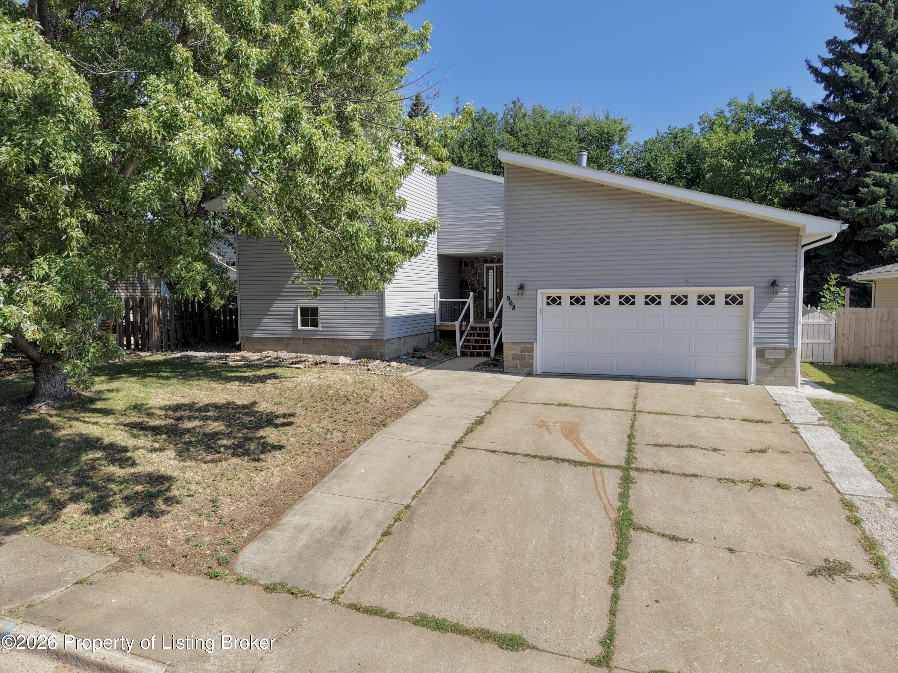 968 2nd Avenue E, Dickinson, ND 58601