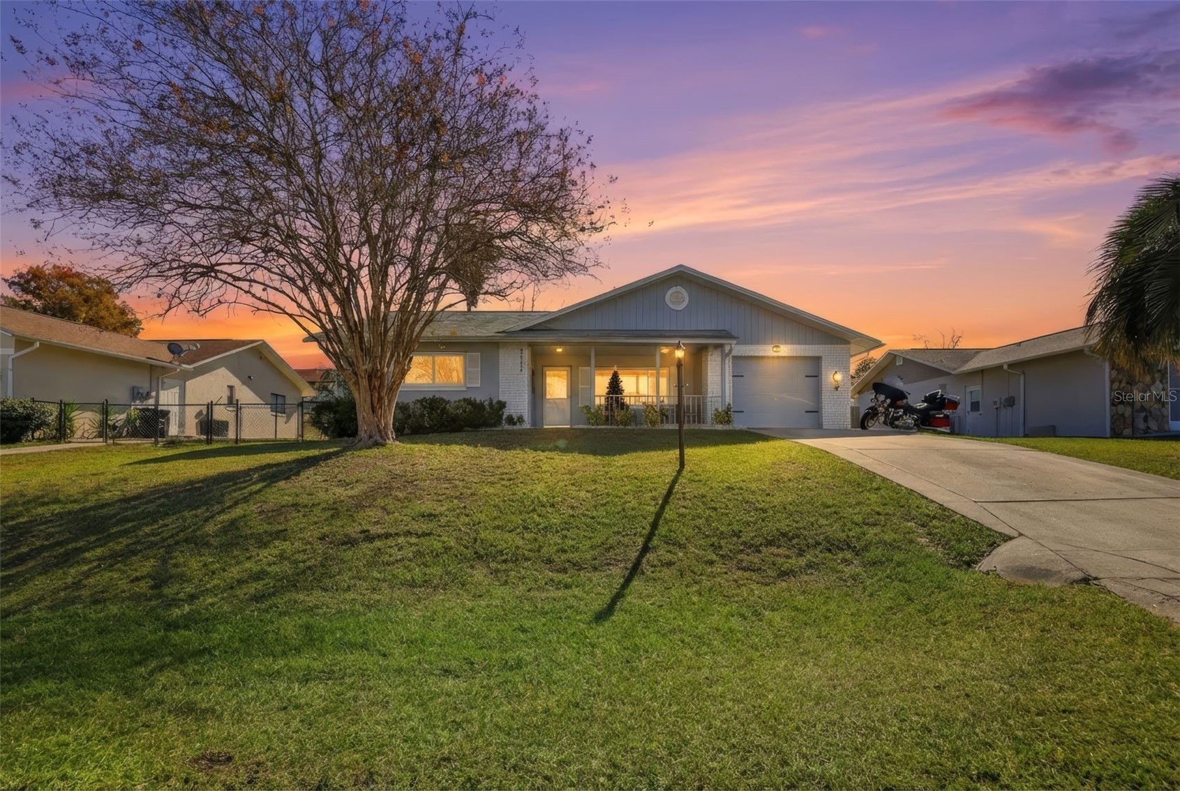 3776 N HONEYLOCUST DRIVE