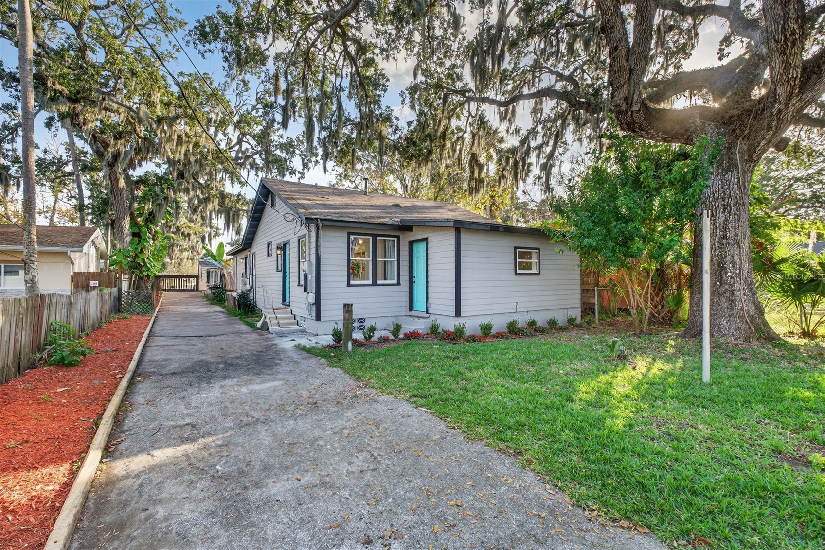 115 PALM PLACE