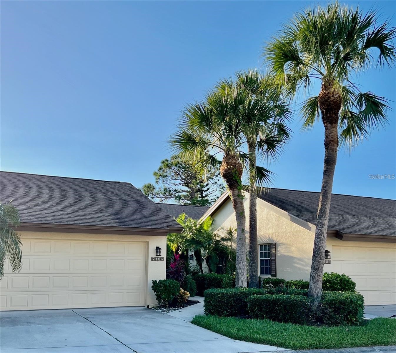 7186 LAKESIDE DRIVE