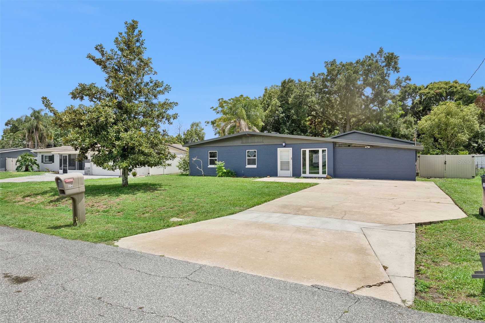 204 W BUCHANON AVENUE