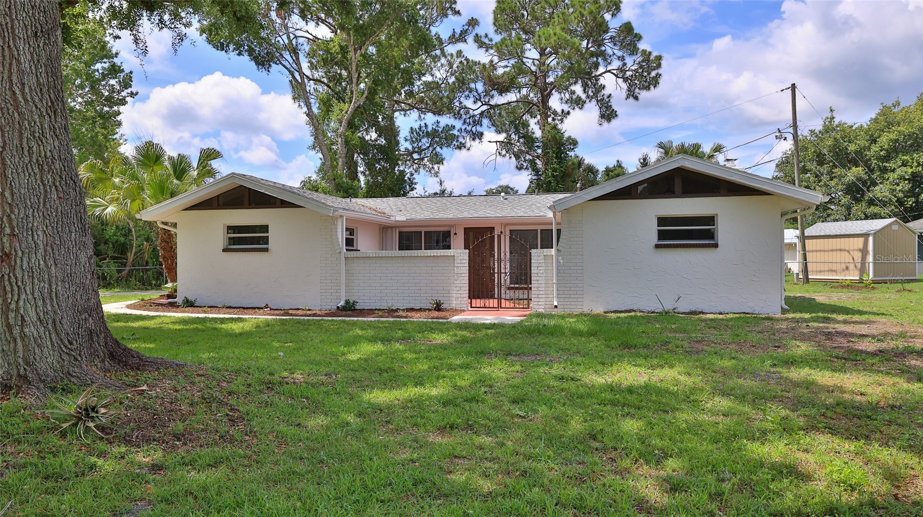 2212 WOODLAND DRIVE