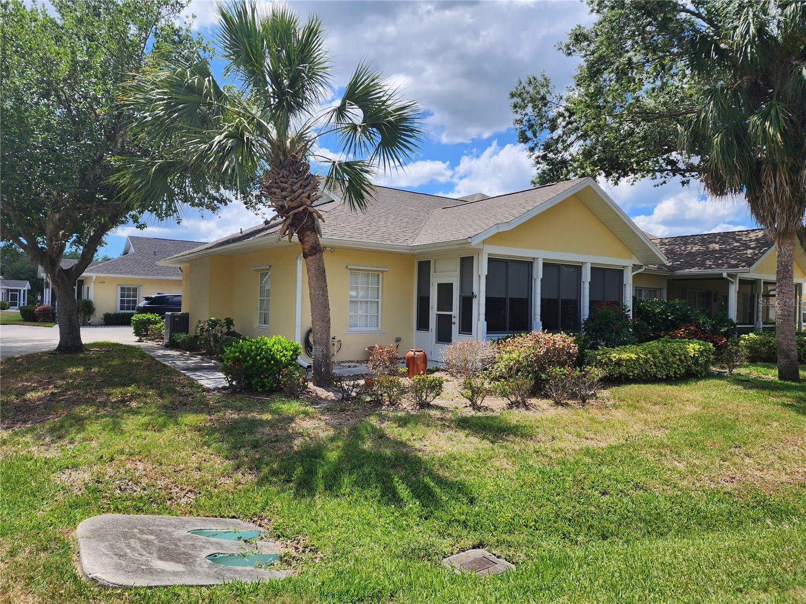 1542 RED OAK LANE