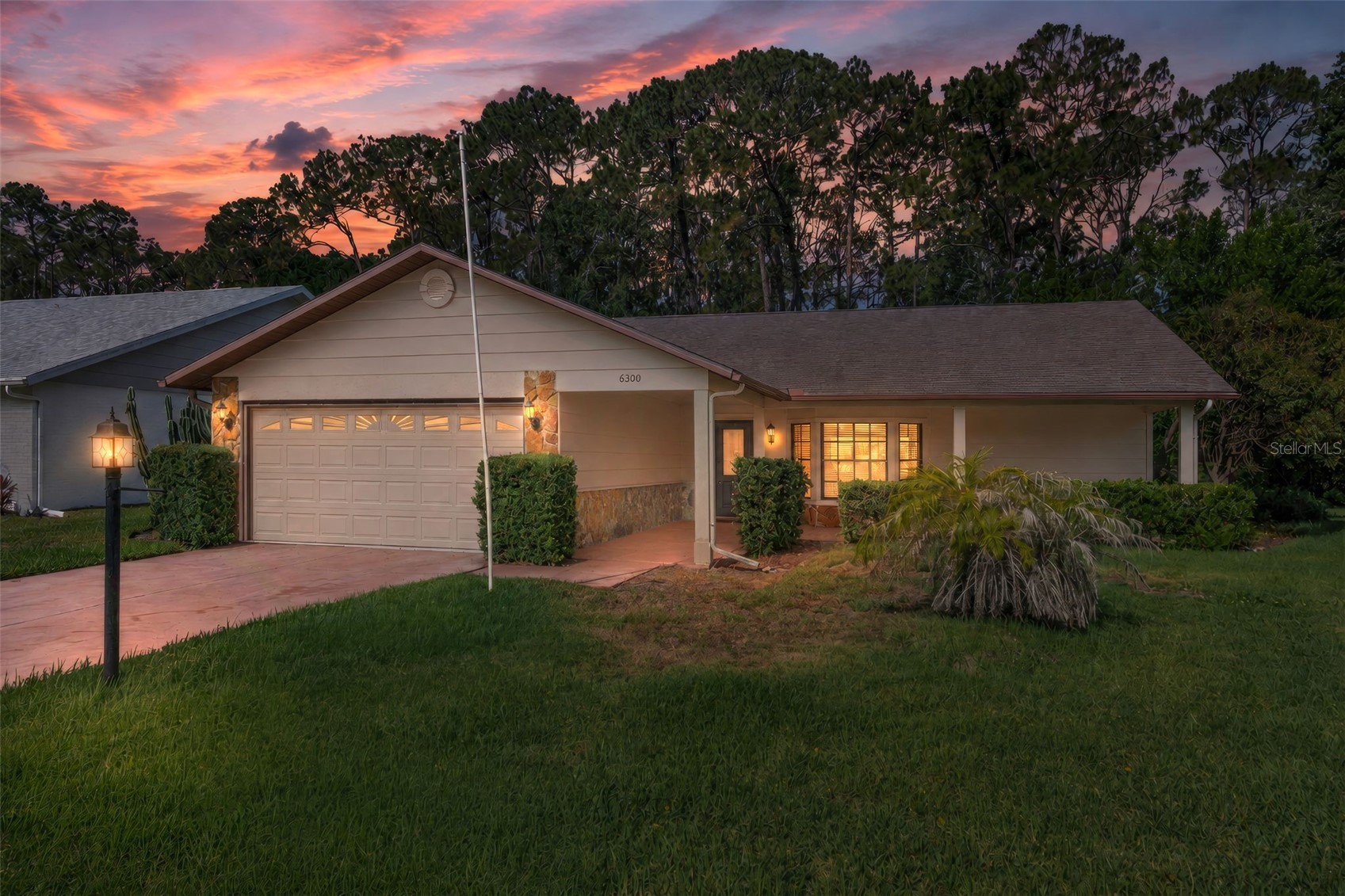 6300 DARIEN WAY