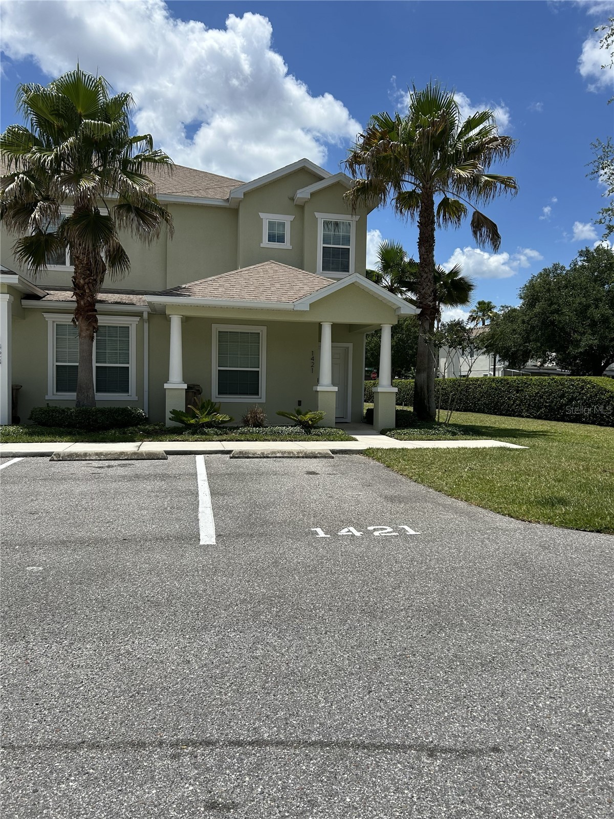 1421 RETREAT CIRCLE