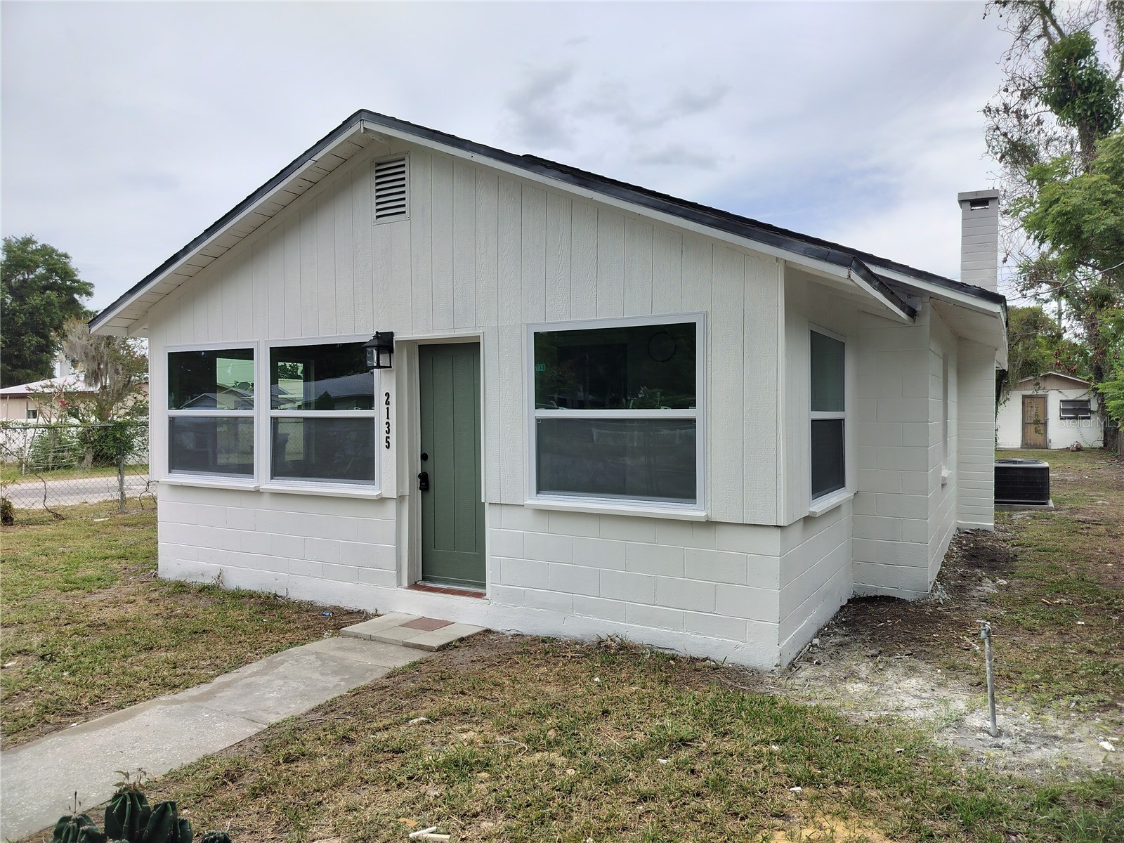2135 ELIZABETH STREET