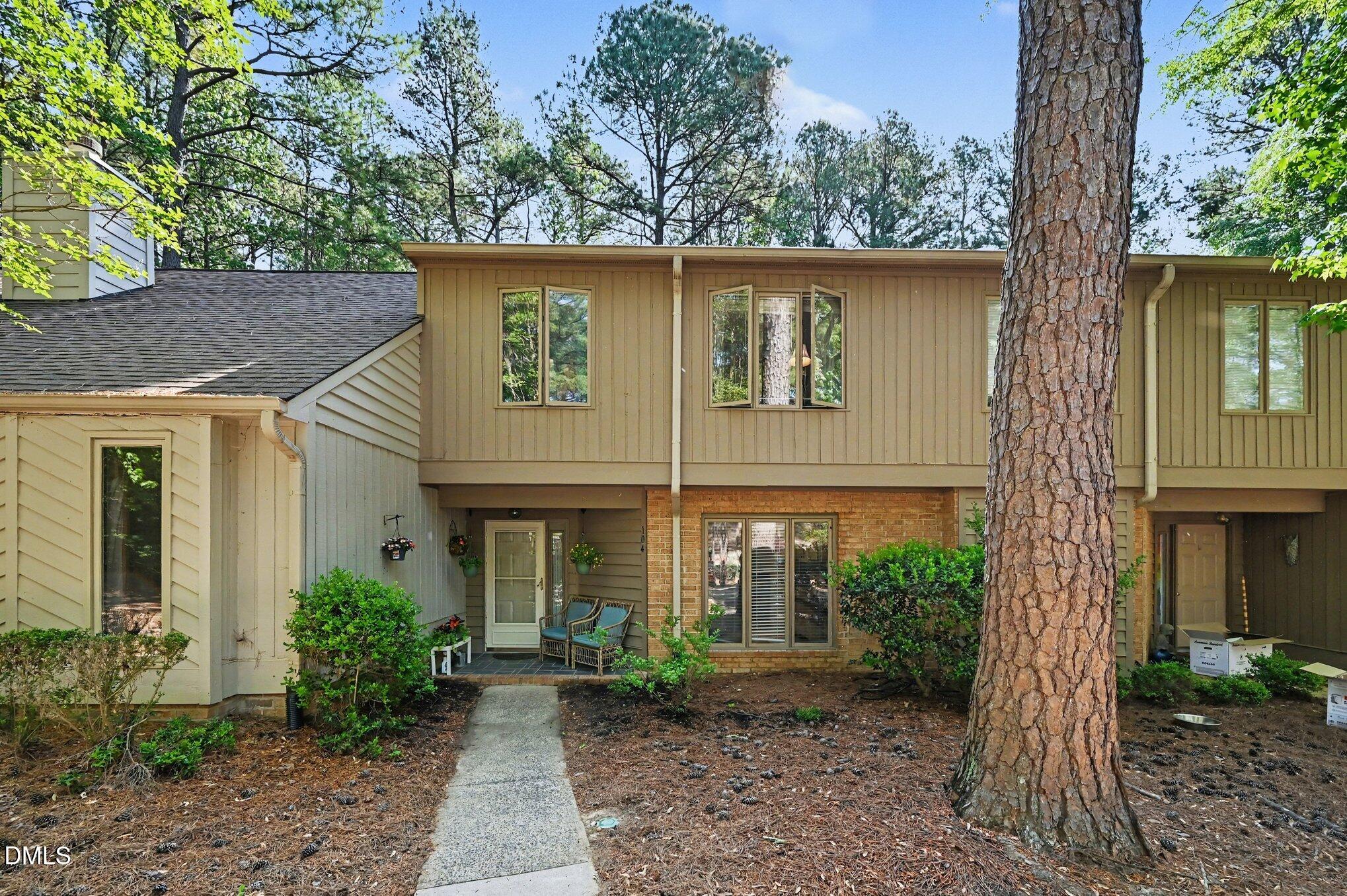 104 Old Stable Court, Chapel Hill, NC 27514