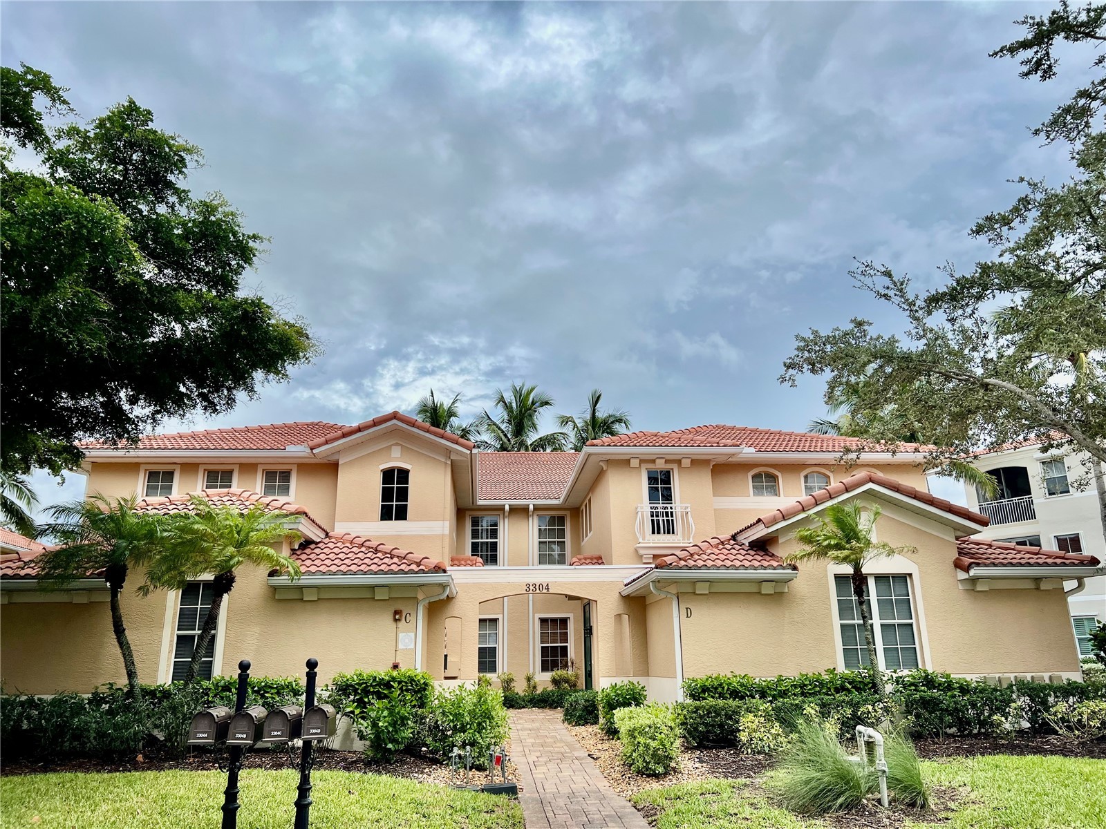 3304 SUNSET KEY CIRCLE D