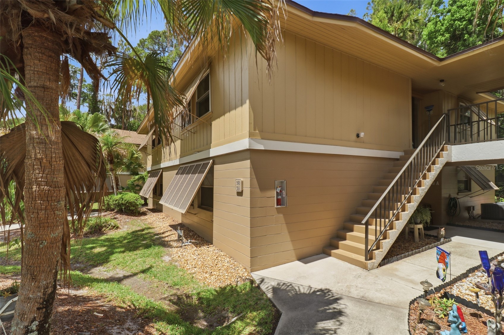 120 HIBISCUS WOODS COURT 9B