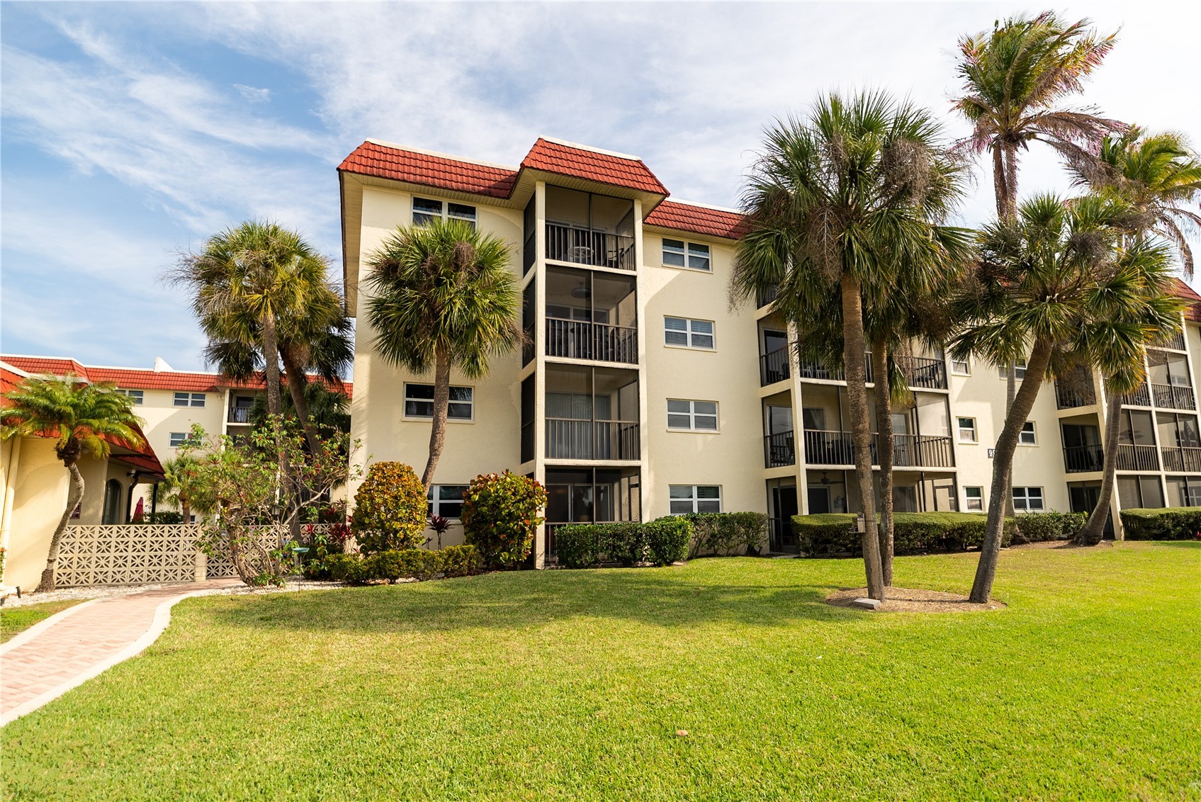 925 BEACH ROAD 107