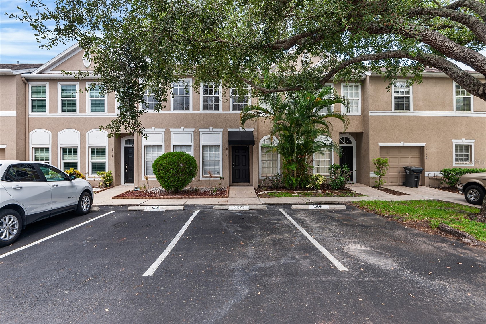 10114 FARMINGDALE PLACE
