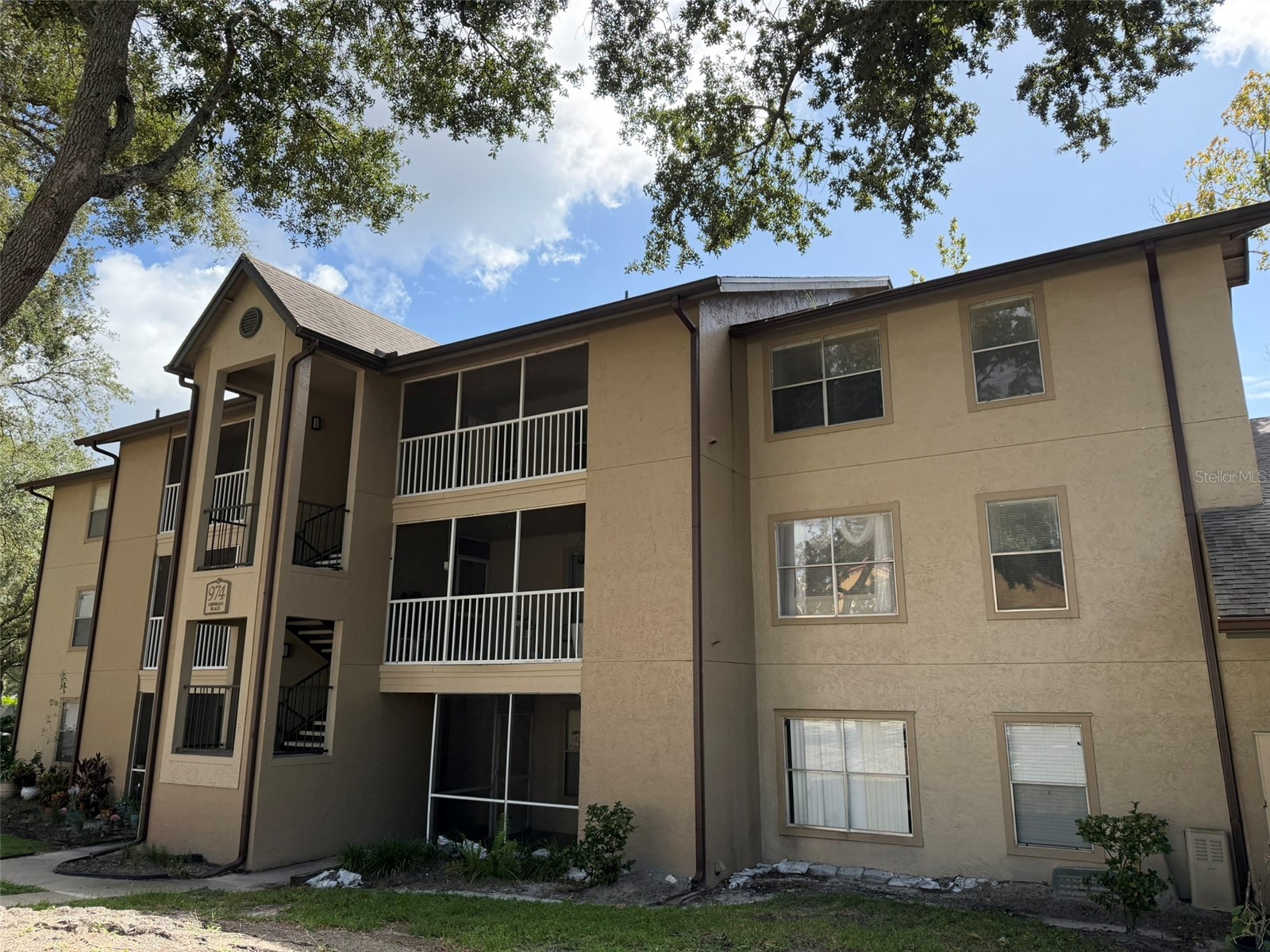 974 LEEWARD PLACE 205