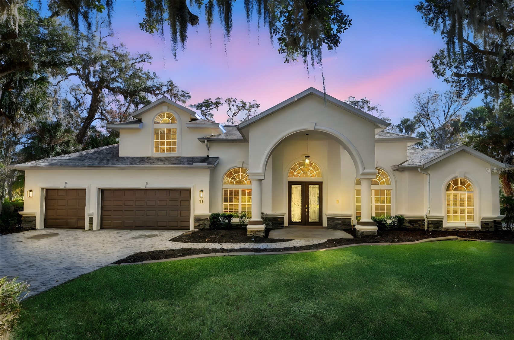 11 CYPRESS HOLLOW LANE