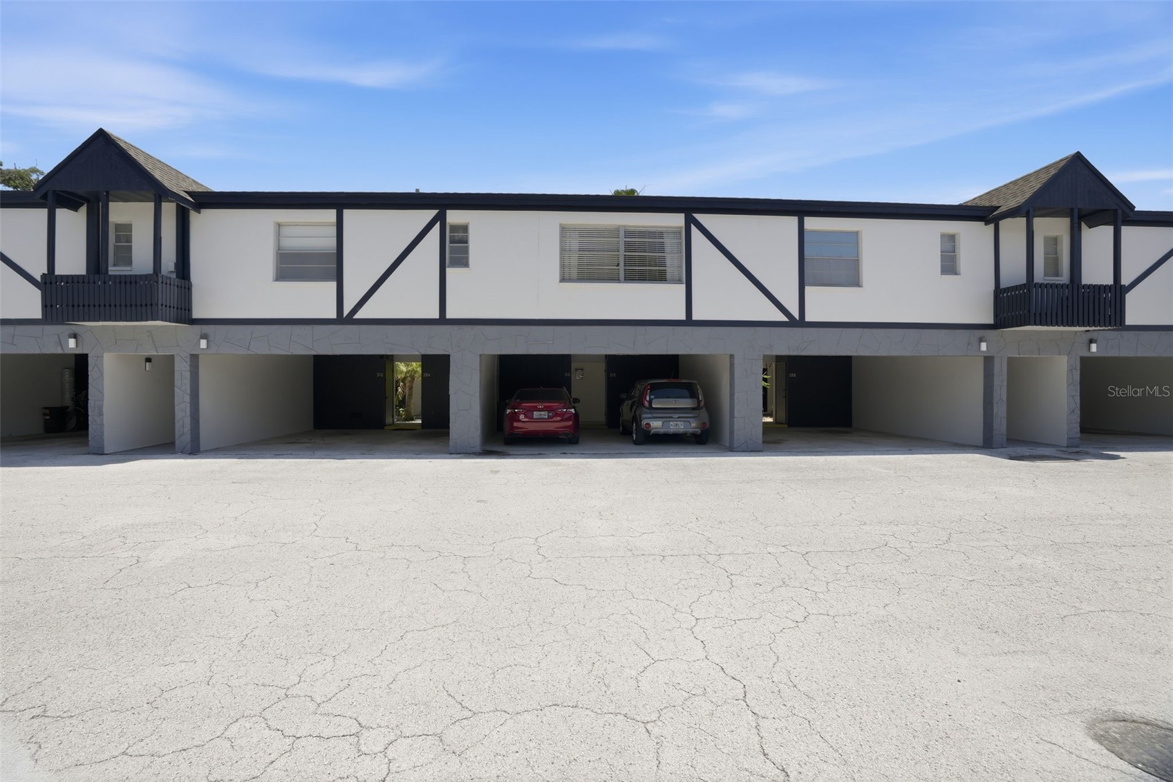 1127 KING ARTHUR COURT 316