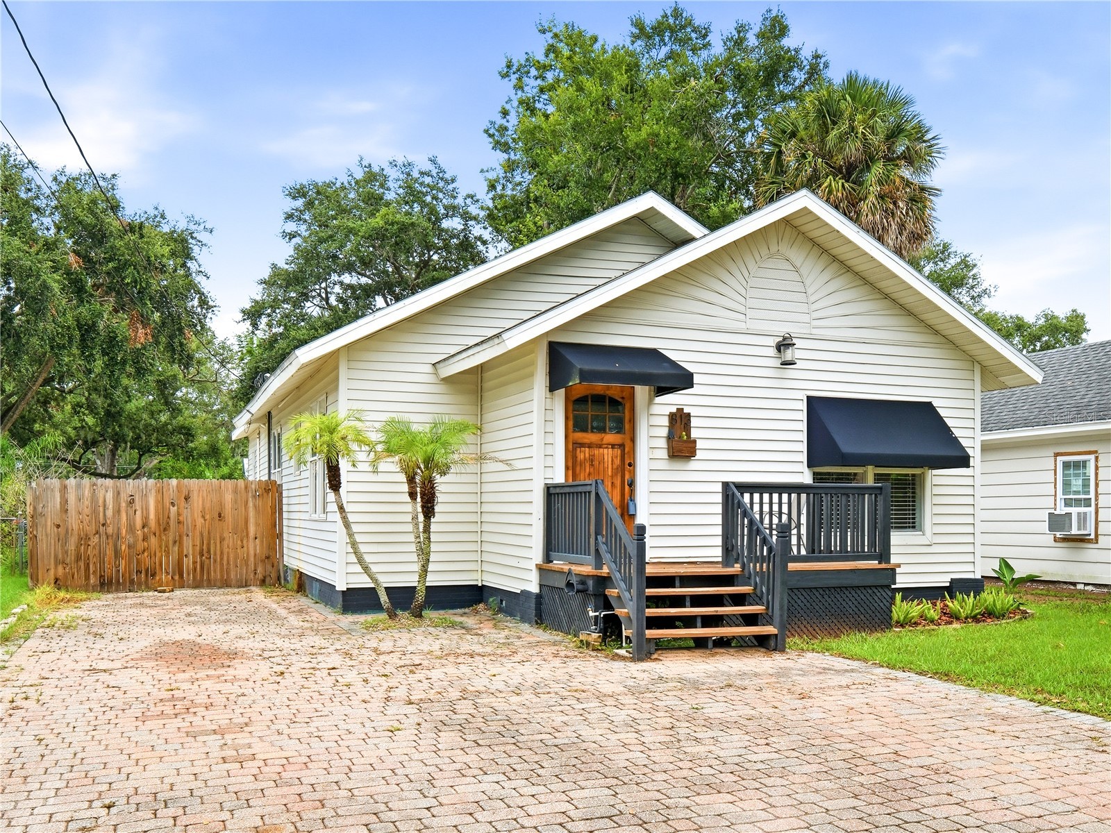 813 LIVE OAK STREET