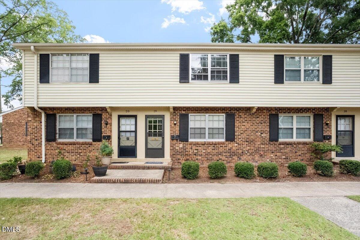 1002 Willow Drive 19, Chapel Hill, NC 27517