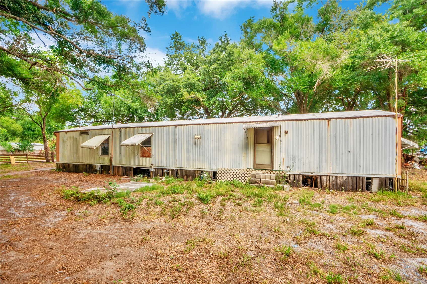 124 6TH WAHNETA STREET W
