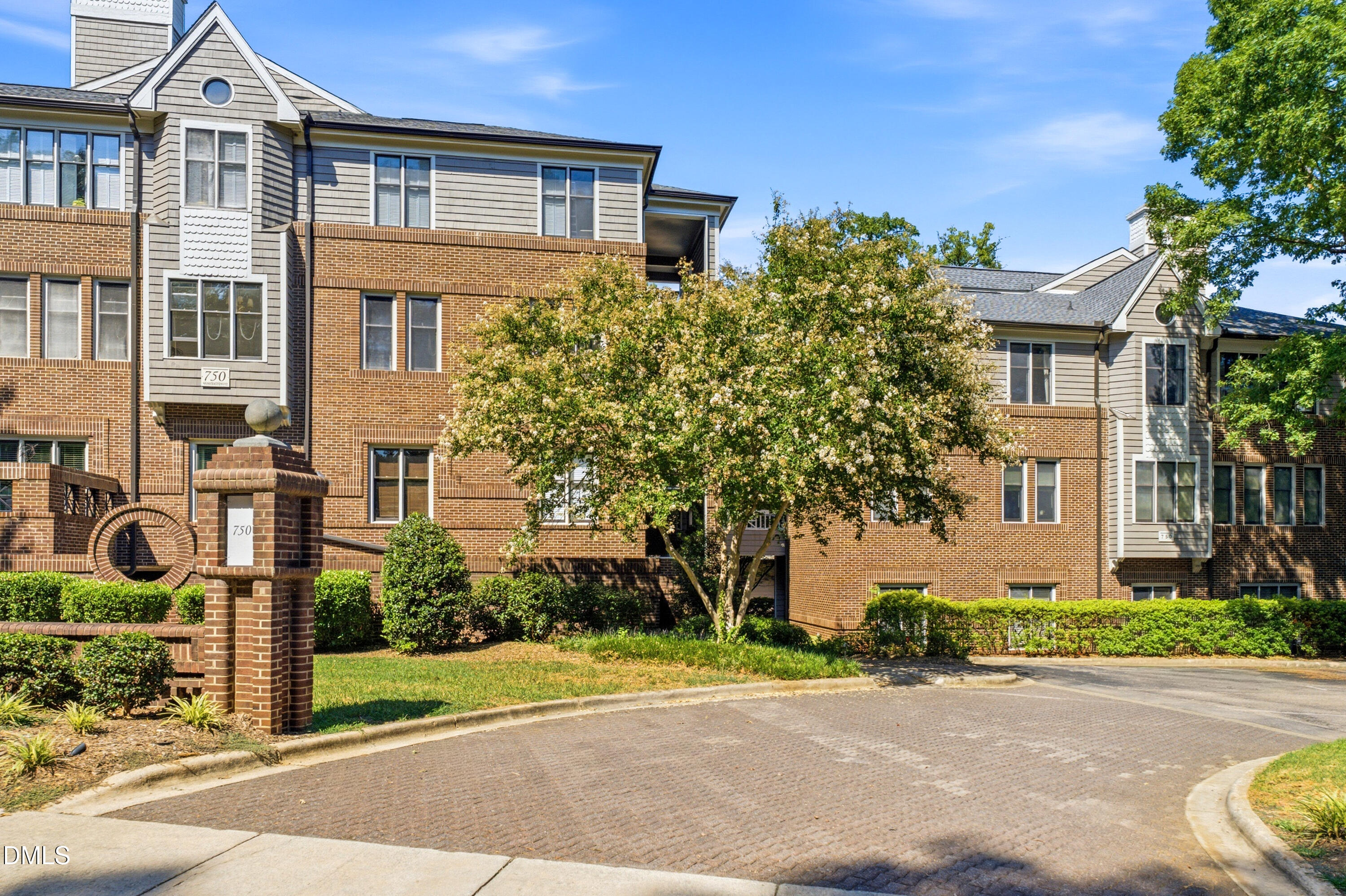 750 Washington Street 302, Raleigh, NC 27605