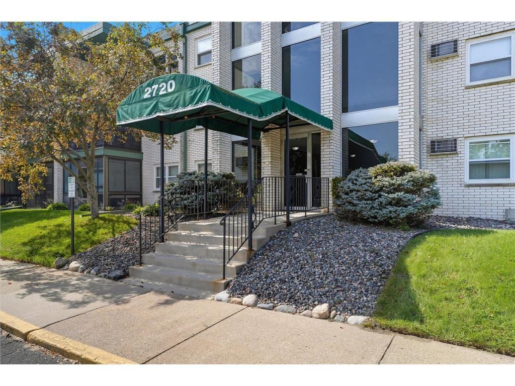 2720 Dale Street N #C113, Roseville, MN 55113